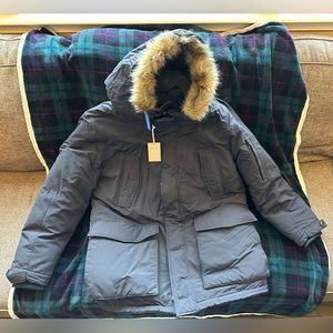 NWT J. Crew Eco Nordic Field Parka with Primaloft in Navy Size Adult Large